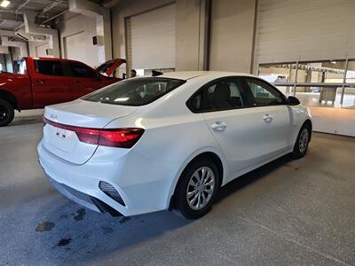 2023 Kia Forte LX   - Photo 2 - Edmonton, AB T6E 6B3