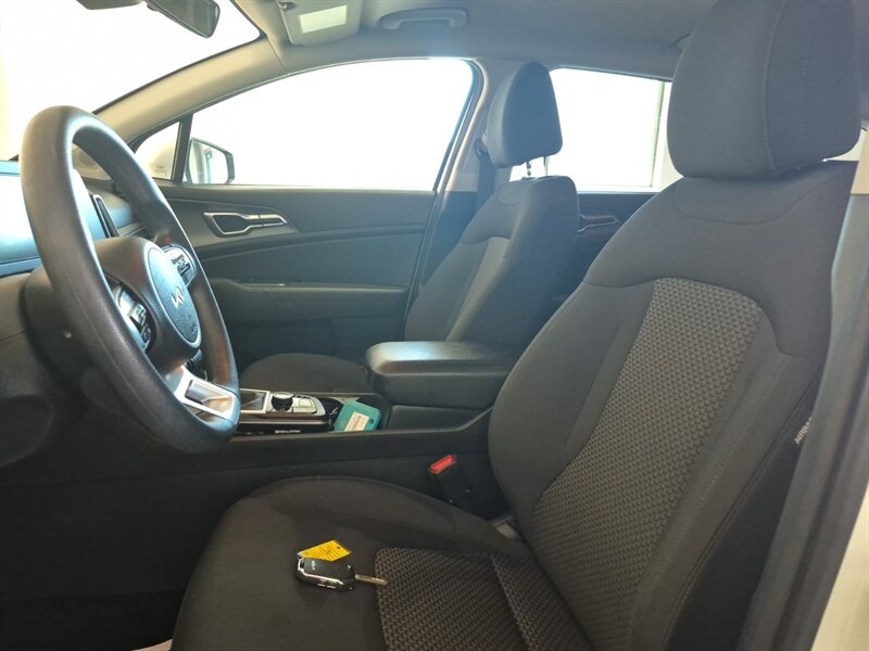 2023 Kia Sportage LX - Photo 7 - Edmonton, AB T6E 6B3