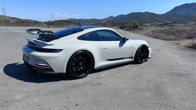 2022 Porsche 911 GT3  in Chalk 7-Speed PDK Transaxle Front Axle Lift Full Bucket Seats Carbon Ceramic Center Lock - Photo 47 - Tarzana, CA 91356