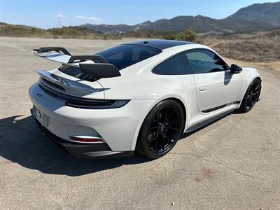 2022 Porsche 911 GT3  in Chalk 7-Speed PDK Transaxle Front Axle Lift Full Bucket Seats Carbon Ceramic Center Lock - Photo 16 - Tarzana, CA 91356