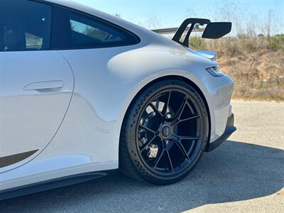 2022 Porsche 911 GT3  in Chalk 7-Speed PDK Transaxle Front Axle Lift Full Bucket Seats Carbon Ceramic Center Lock - Photo 25 - Tarzana, CA 91356