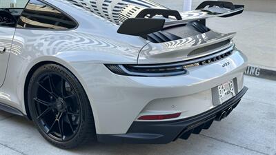 2022 Porsche 911 GT3  in Chalk Full PPF 7-Speed PDK Transaxle Front Axle Lift Full Bucket Seats Carbon Ceramic Center Lock - Photo 22 - Tarzana, CA 91356