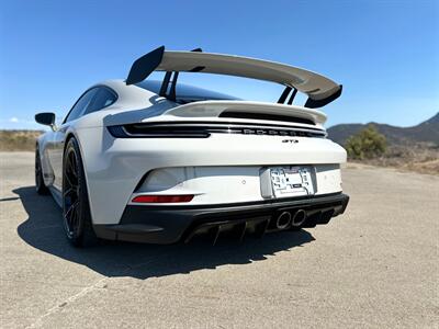 2022 Porsche 911 GT3  in Chalk 7-Speed PDK Transaxle Front Axle Lift Full Bucket Seats Carbon Ceramic Center Lock - Photo 69 - Tarzana, CA 91356