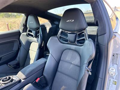 2022 Porsche 911 GT3  in Chalk 7-Speed PDK Transaxle Front Axle Lift Full Bucket Seats Carbon Ceramic Center Lock - Photo 60 - Tarzana, CA 91356