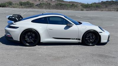 2022 Porsche 911 GT3  in Chalk 7-Speed PDK Transaxle Front Axle Lift Full Bucket Seats Carbon Ceramic Center Lock - Photo 49 - Tarzana, CA 91356