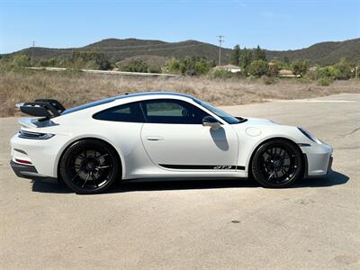 2022 Porsche 911 GT3  in Chalk 7-Speed PDK Transaxle Front Axle Lift Full Bucket Seats Carbon Ceramic Center Lock - Photo 82 - Tarzana, CA 91356