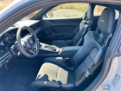 2022 Porsche 911 GT3  in Chalk 7-Speed PDK Transaxle Front Axle Lift Full Bucket Seats Carbon Ceramic Center Lock - Photo 58 - Tarzana, CA 91356