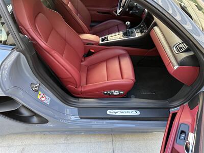 2024 Porsche 718 Cayman GTS 4.0 6-Speed Manual Transmission   - Photo 46 - Tarzana, CA 91356