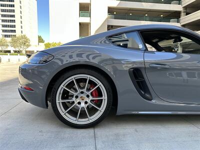 2024 Porsche 718 Cayman GTS 4.0 6-Speed Manual Transmission   - Photo 17 - Tarzana, CA 91356