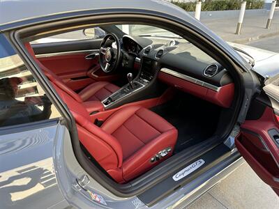 2024 Porsche 718 Cayman GTS 4.0 6-Speed Manual Transmission   - Photo 77 - Tarzana, CA 91356