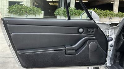 1998 Porsche 911 Carrera Cabriolet  6-Speed Manual Transmission - Photo 33 - Tarzana, CA 91356