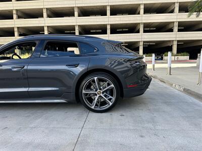 2021 Porsche Taycan 4 Cross Turismo   - Photo 16 - Tarzana, CA 91356