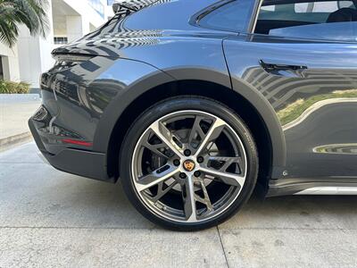 2021 Porsche Taycan 4 Cross Turismo   - Photo 13 - Tarzana, CA 91356