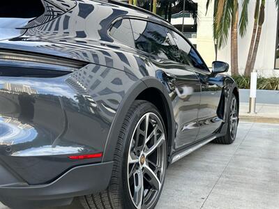 2021 Porsche Taycan 4 Cross Turismo   - Photo 57 - Tarzana, CA 91356