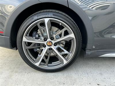 2021 Porsche Taycan 4 Cross Turismo   - Photo 52 - Tarzana, CA 91356