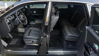 2021 Rolls-Royce Phantom Black on Black   - Photo 32 - Tarzana, CA 91356