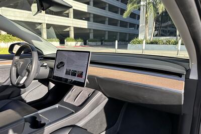 2022 Tesla Model 3 Long Range   - Photo 21 - Tarzana, CA 91356