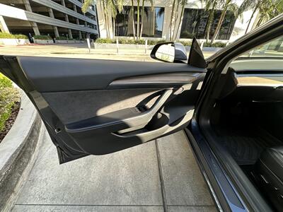 2022 Tesla Model 3 Long Range   - Photo 61 - Tarzana, CA 91356
