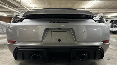 2022 Porsche 718 Boxster Spyder  6-Speed Manual Transmission and Carbon Fiber Bucket Seats - Photo 14 - Tarzana, CA 91356