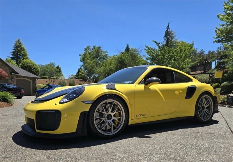 2018 Porsche 911 GT2 RS   - Photo 1 - Tarzana, CA 91356