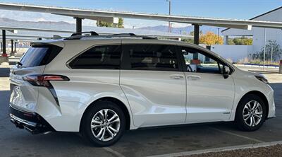 2021 Toyota Sienna Platinum 7-Passenger Hybrid AWD  Wind Chill Pearl on Noble Brown - Photo 14 - Tarzana, CA 91356