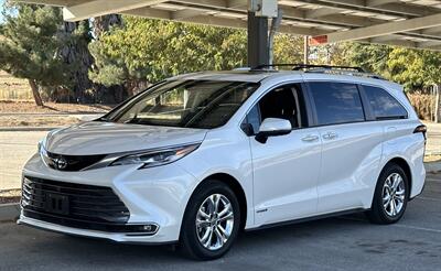 2021 Toyota Sienna Platinum 7-Passenger Hybrid AWD  Wind Chill Pearl on Noble Brown