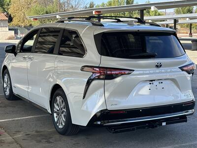 2021 Toyota Sienna Platinum 7-Passenger Hybrid AWD  Wind Chill Pearl on Noble Brown - Photo 9 - Tarzana, CA 91356