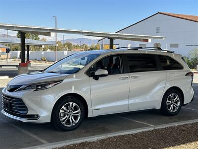 2021 Toyota Sienna Platinum 7-Passenger Hybrid AWD  Wind Chill Pearl on Noble Brown - Photo 6 - Tarzana, CA 91356