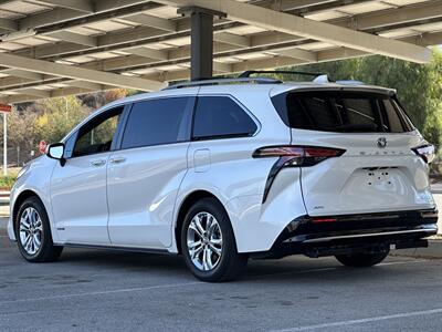 2021 Toyota Sienna Platinum 7-Passenger Hybrid AWD  Wind Chill Pearl on Noble Brown - Photo 4 - Tarzana, CA 91356