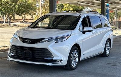 2021 Toyota Sienna Platinum 7-Passenger Hybrid AWD  Wind Chill Pearl on Noble Brown - Photo 2 - Tarzana, CA 91356