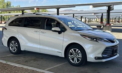 2021 Toyota Sienna Platinum 7-Passenger Hybrid AWD  Wind Chill Pearl on Noble Brown - Photo 13 - Tarzana, CA 91356