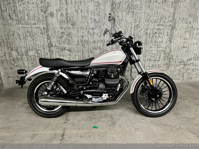 2017 Moto Guzzi V9 ROAMER  