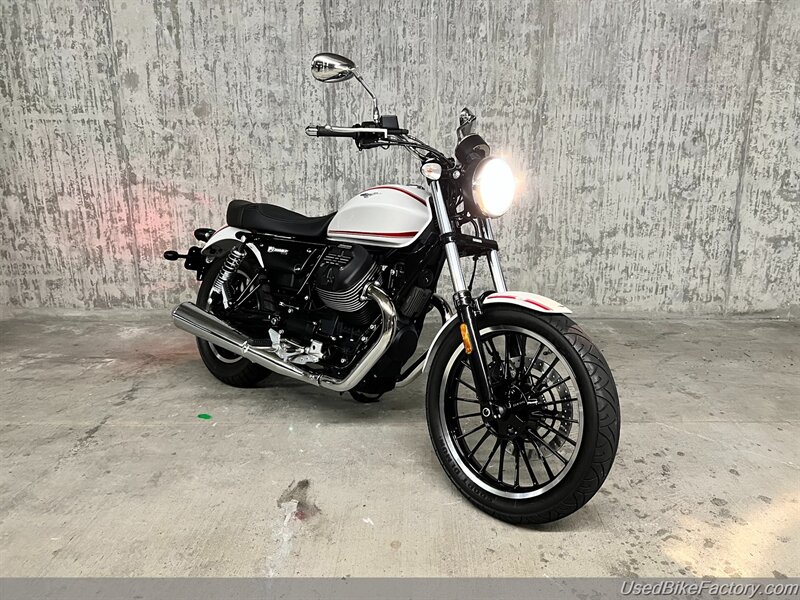 2017 Moto Guzzi V9 ROAMER  