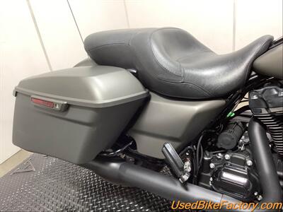 2019 Harley-Davidson FLHXS STREET GLIDE SPECIAL   - Photo 14 - San Diego, CA 92121