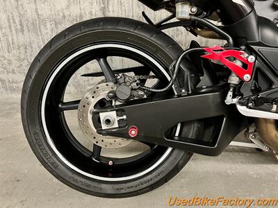 2012 Yamaha YZF-R1 RAVEN   - Photo 5 - San Diego, CA 92121