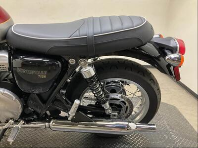 2022 Triumph BONNEVILLE T120 TWO-TONE   - Photo 12 - San Diego, CA 92121