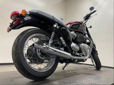 2022 Triumph BONNEVILLE T120 TWO-TONE   - Photo 10 - San Diego, CA 92121