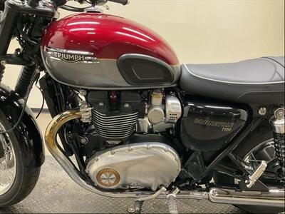 2022 Triumph BONNEVILLE T120 TWO-TONE   - Photo 13 - San Diego, CA 92121