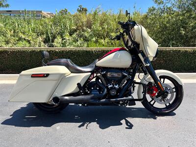 2018 Harley-Davidson FLHXS STREET GLIDE SPECIAL   - Photo 19 - San Diego, CA 92121