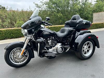 2019 Harley-Davidson FLHTCUTG TRI GLIDE ULTRA   - Photo 2 - San Diego, CA 92121