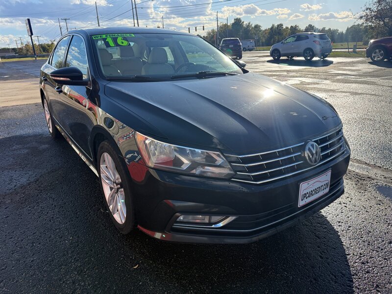 2016 Volkswagen Passat 1.8T SEL   - Photo 1 - Escanaba, MI 49829