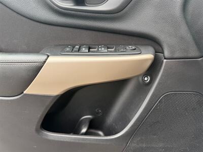 2017 Jeep Cherokee Latitude 4x4   - Photo 11 - Escanaba, MI 49829