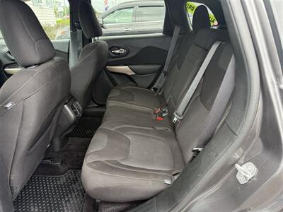 2017 Jeep Cherokee Latitude 4x4   - Photo 25 - Escanaba, MI 49829