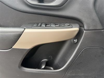 2017 Jeep Cherokee Latitude 4x4   - Photo 11 - Escanaba, MI 49829
