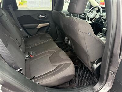 2017 Jeep Cherokee Latitude 4x4   - Photo 28 - Escanaba, MI 49829