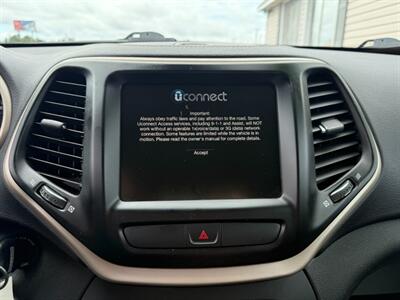 2017 Jeep Cherokee Latitude 4x4   - Photo 13 - Escanaba, MI 49829