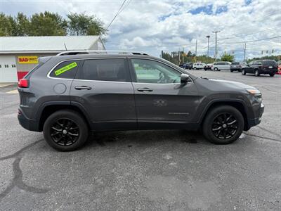 2017 Jeep Cherokee Latitude 4x4   - Photo 5 - Escanaba, MI 49829