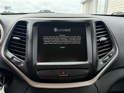 2017 Jeep Cherokee Latitude 4x4   - Photo 13 - Escanaba, MI 49829