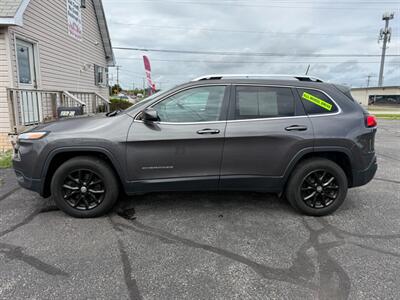 2017 Jeep Cherokee Latitude 4x4   - Photo 4 - Escanaba, MI 49829