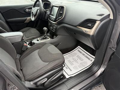 2017 Jeep Cherokee Latitude 4x4   - Photo 24 - Escanaba, MI 49829